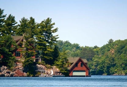 Cottage sitting in the edge of the lake